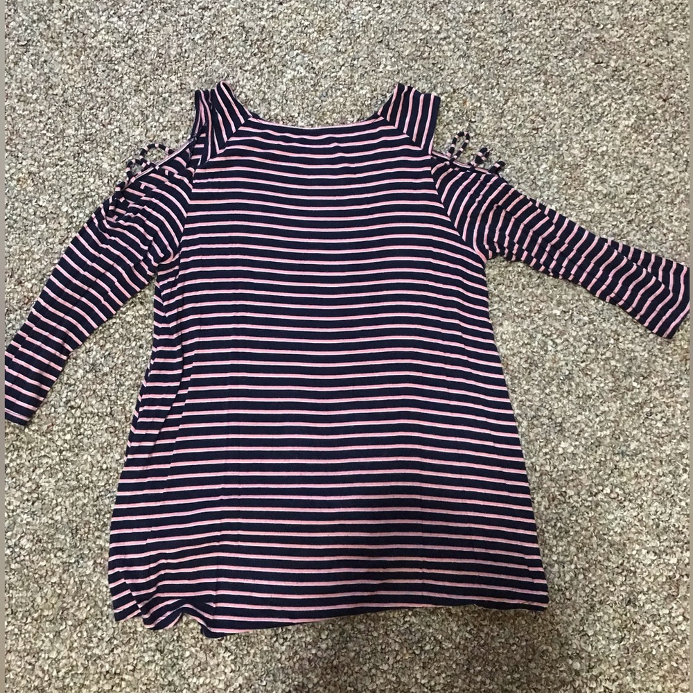 Dark blue and pink striped top with cut out sleeves. Quarter length sleeves.